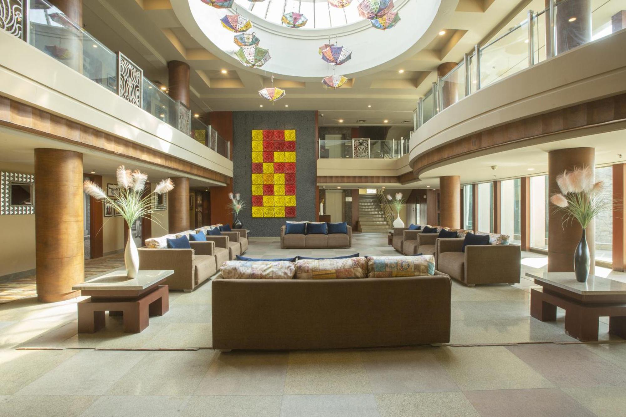 Vesta International Hotel Jaipur Buitenkant foto