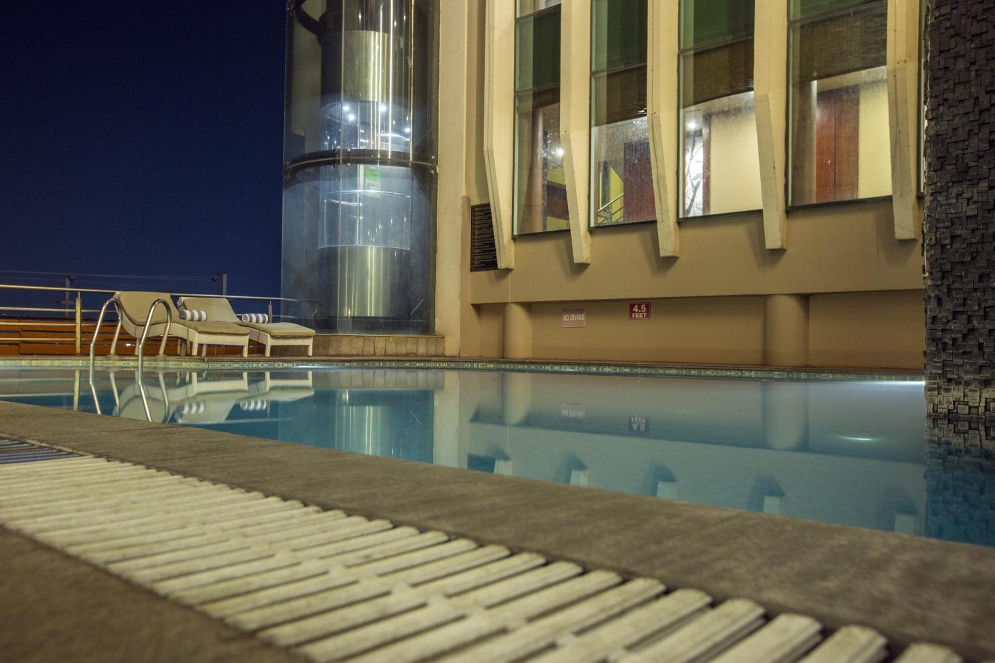 Vesta International Hotel Jaipur Buitenkant foto
