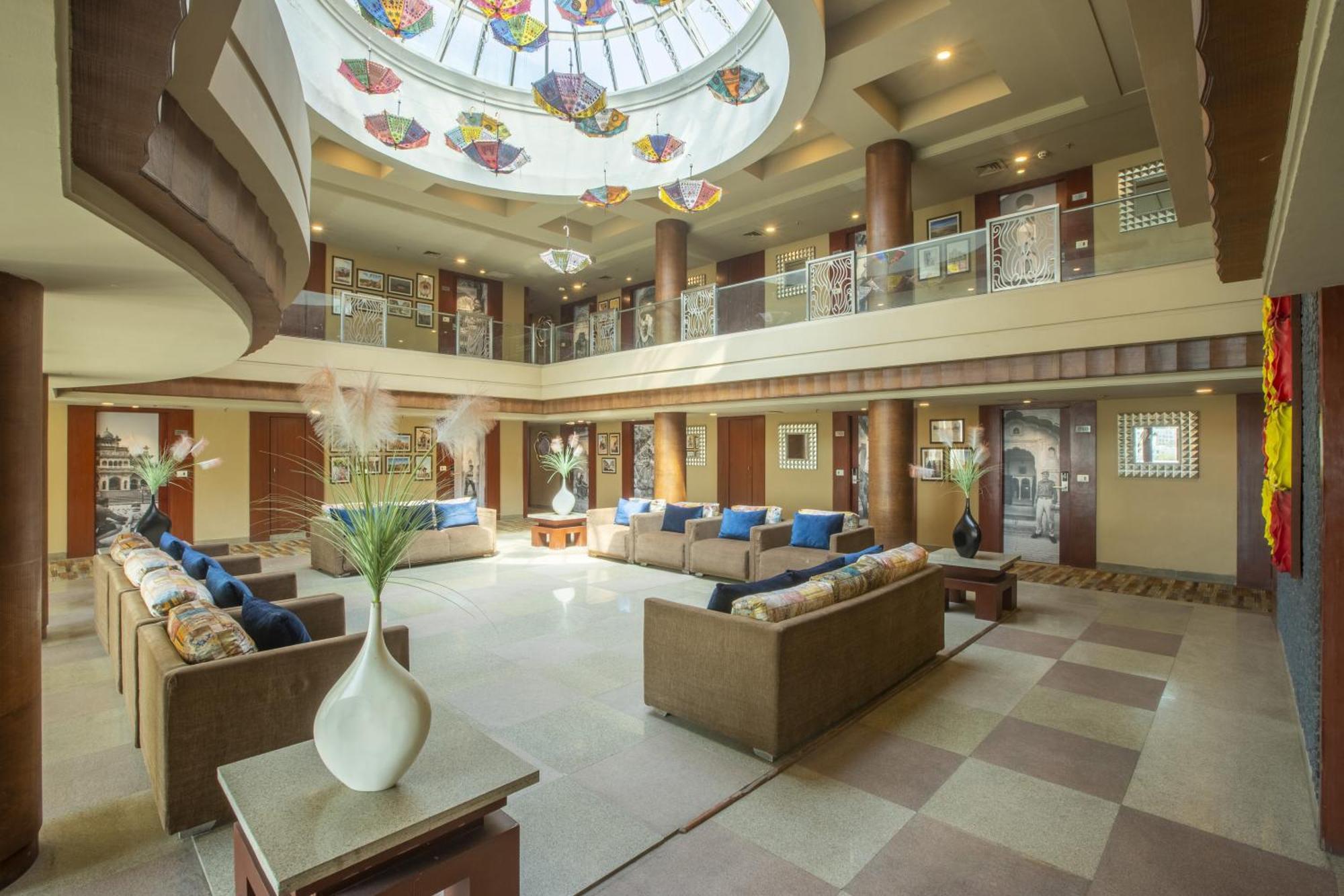 Vesta International Hotel Jaipur Buitenkant foto