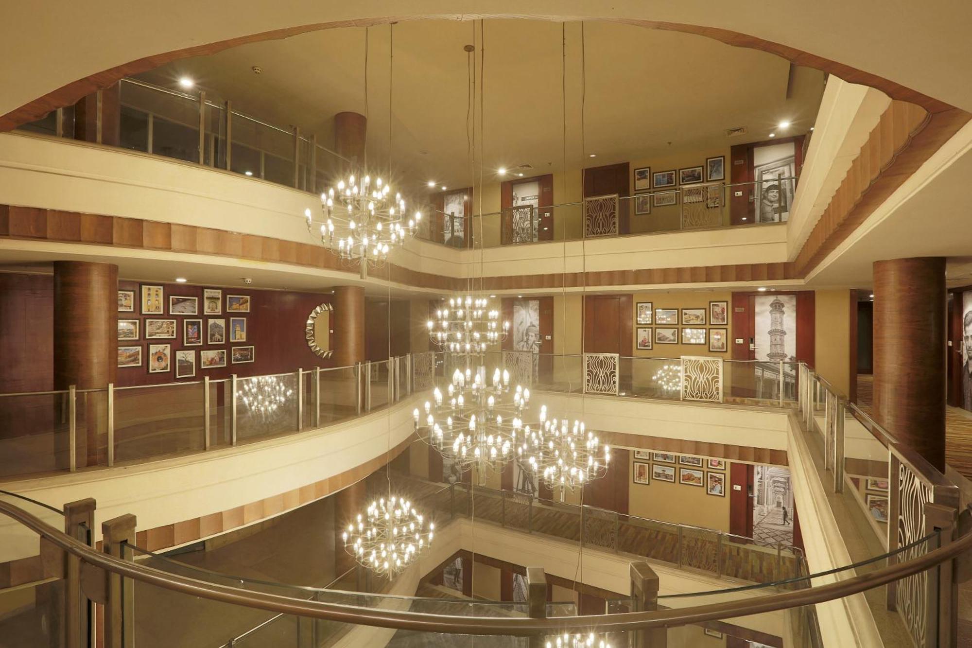 Vesta International Hotel Jaipur Buitenkant foto