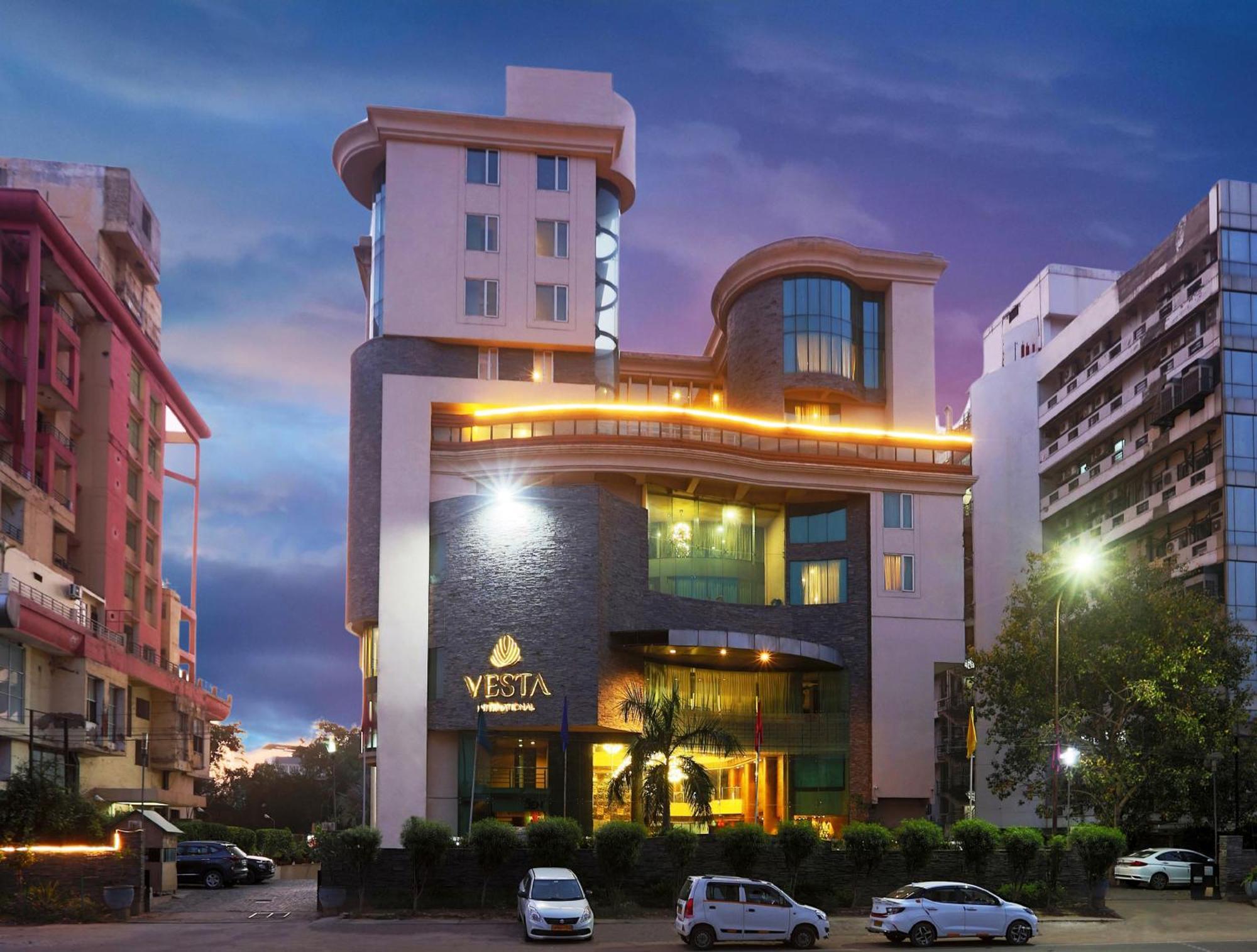 Vesta International Hotel Jaipur Buitenkant foto