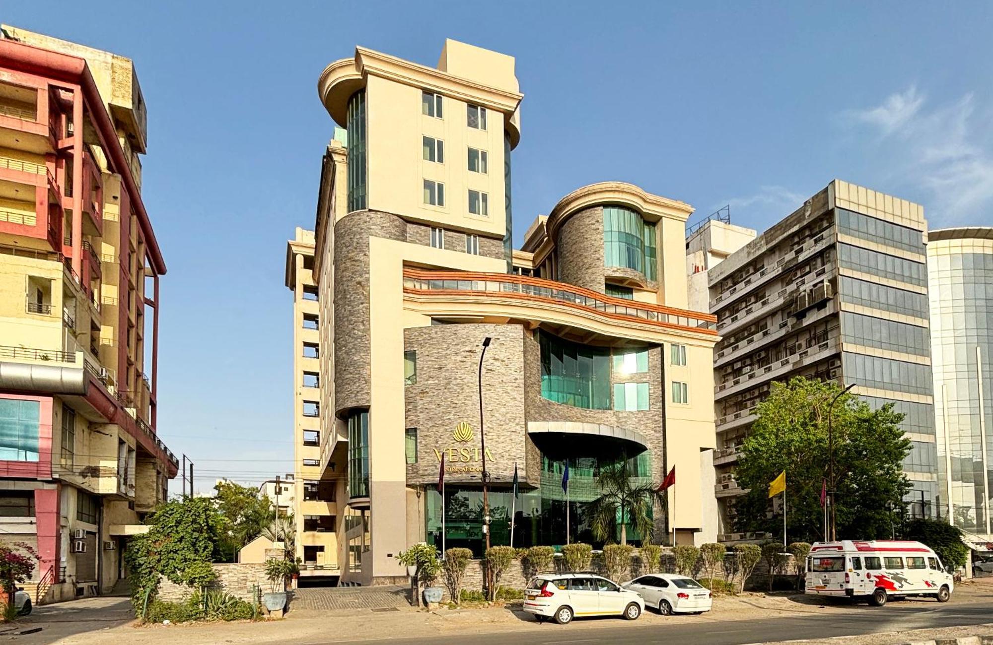 Vesta International Hotel Jaipur Buitenkant foto