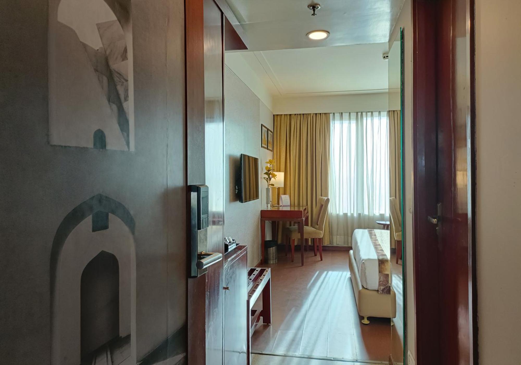 Vesta International Hotel Jaipur Buitenkant foto