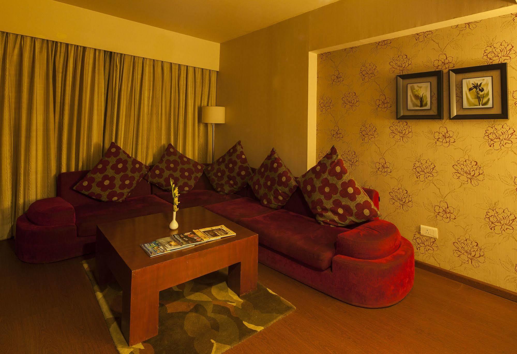 Vesta International Hotel Jaipur Buitenkant foto